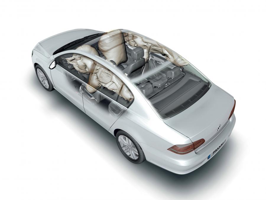  Volkswagen Passat 2010 года  (фото 7 из 37)